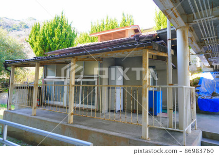 Mushima, the southernmost island of Okayama Prefecture, Kasaoka City Rokushima Elementary School and [Closed] Kasaoka City Mushima Junior High School 4 Kasaoka City, Okayama Prefecture 86983760