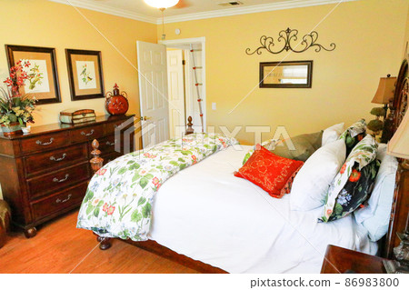 Interior of a detached house near Los Angeles (bedroom) 86983800
