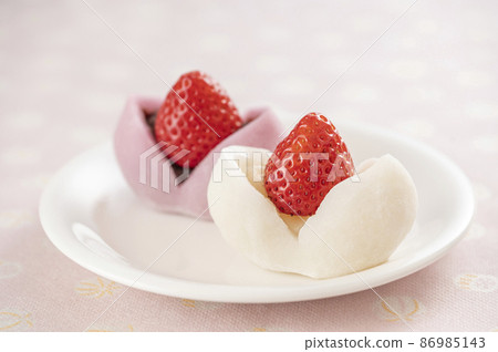 Strawberry Daifuku 86985143