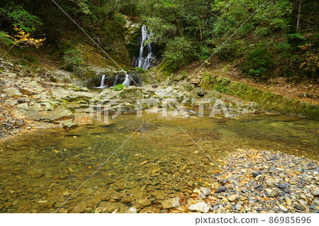 A panoramic view of Kotobiki Waterfall in late autumn 9 Mimasaka City, Okayama Prefecture A panoramic view of Kotobiki Waterfall in late autumn 9 Mimasaka City, Okayama Prefecture 86985696