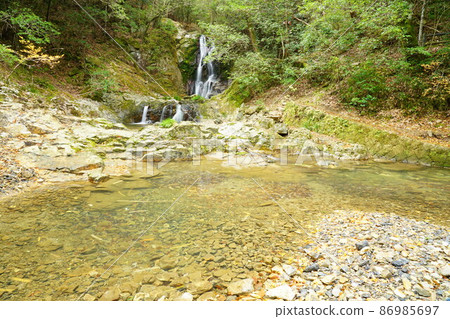 A panoramic view of Kotobiki Waterfall in late autumn 10 Mimasaka City, Okayama Prefecture 86985697