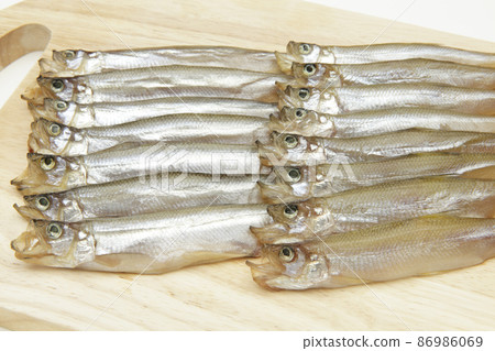 Maru-dried shishamo from Hokkaido 86986069