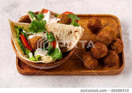 Falafel and fresh vegetables in pita bread Falafel and fresh vegetables in pita bread 86986458