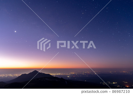 冬天的唐國山的黎明 冬天的唐國山的黎明 86987210