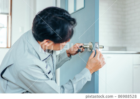 A man doing key construction 86988528