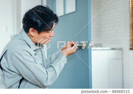 A man doing key construction 86988531