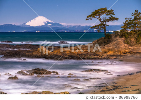 《Kanagawa Prefecture》 Mt. Fuji and the coastline / Tateishi Park 86988766