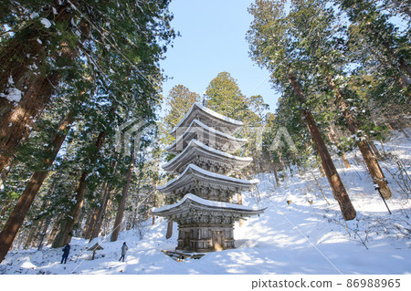 Haguroyama 五層塔在森林中壓倒性的存在 冬季風景 山形縣 Haguroyama 五層塔在森林中壓倒性的存在 冬季風景 山形縣 86988965