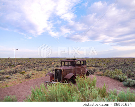 Remnants of Route 66 in Petrified Forest National Park, Arizona, USA 86991654