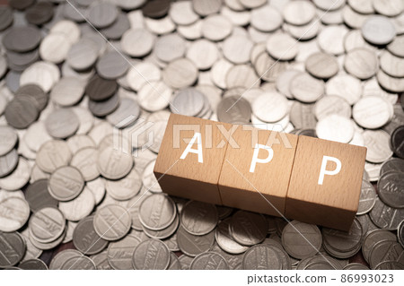 標有“APP”的塊和硬幣 標有“APP”的塊和硬幣 86993023