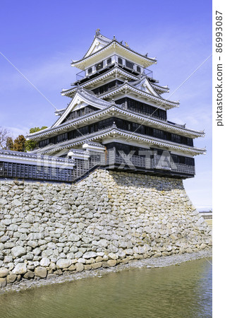 Nakatsu Castle, one of Japan's three major water castles (Nakatsu City, Oita Prefecture) 86993087