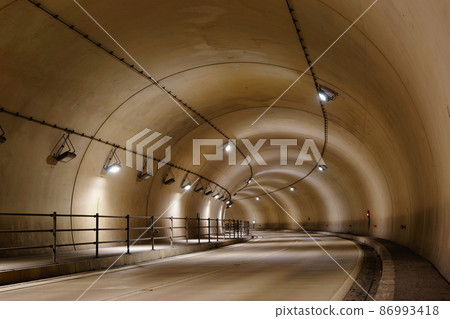 一條隧道 86993418