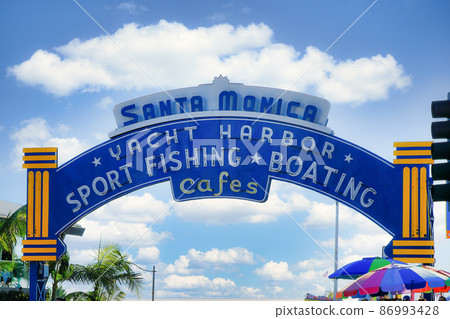 Santa Monica Pier, California, USA 86993428