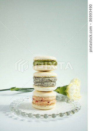 Macaroons with flowers on a gray background Macaroons with flowers on a gray background 86993490