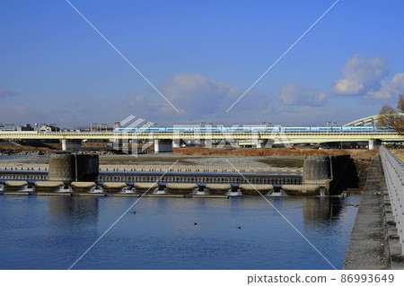 2月狛前113小田急線浪漫特快富士和多摩川宿河原水壩 2月狛前113小田急線浪漫特快富士和多摩川宿河原水壩 86993649