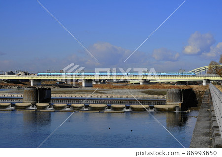 2月狛前114小田急線浪漫特快富士和多摩川宿河原水壩 2月狛前114小田急線浪漫特快富士和多摩川宿河原水壩 86993650