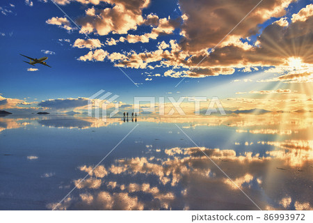 Beautiful evening view of Mirror Lake Uyuni salt lake 86993972