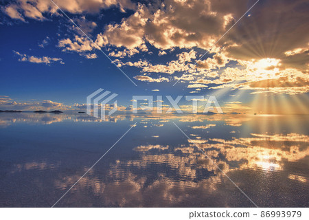 Beautiful evening view of Mirror Lake Uyuni salt lake 86993979