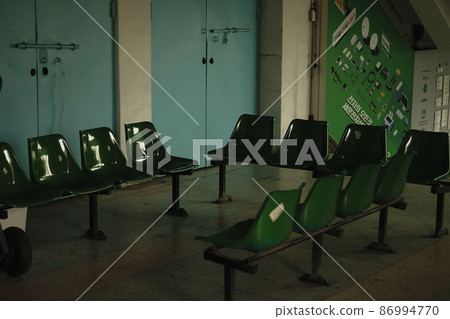 首爾鐘路區中區乙支路世運購物中心的走廊椅子 86994770