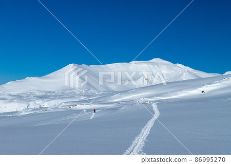 冬天的北海道大雪山旭岳風景 冬天的北海道大雪山旭岳風景 86995270