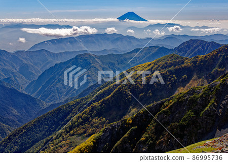 從南阿爾卑斯山看到的富士山 / Shiramine Miyama 垂直跑道 從南阿爾卑斯山看到的富士山 / Shiramine Miyama 垂直跑道 86995736