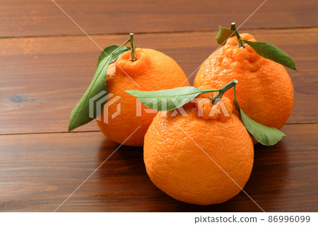 Dekopon with leaves Dekopon with leaves 86996099