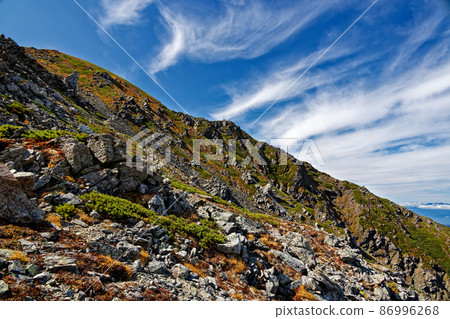Autumn-colored Southern Alps, Shiramine Miyama Longitudinal Road and Akigumo Autumn-colored Southern Alps, Shiramine Miyama Longitudinal Road and Akigumo 86996268