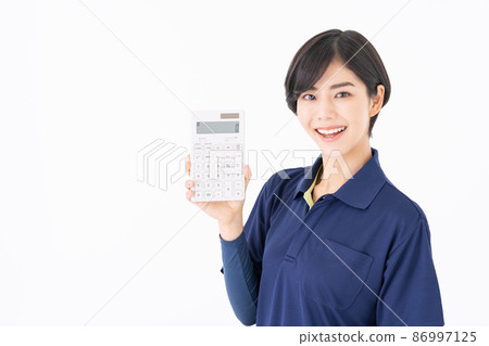 一位年輕的女性護理員有白色背景 86997125