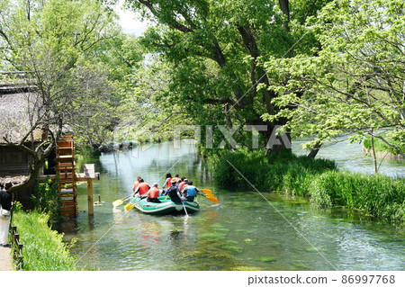 乘船沿著安曇野清澈的溪流，享受大自然 86997768