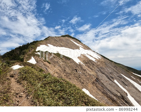 Bessan in the Hakusan system and the remaining snow in early summer Bessan in the Hakusan system and the remaining snow in early summer 86998244