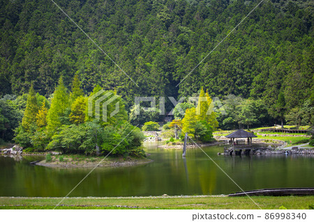 台灣,高山湖泊,明池,涼亭,台湾、高山湖、明池、パビリオン、 lake, pavilion, 台灣,高山湖泊,明池,涼亭,台湾、高山湖、明池、パビリオン、 lake, pavilion, 86998340