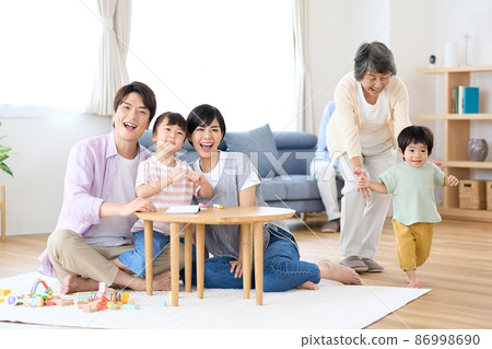 三代家庭形象 86998690