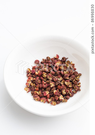 中國胡椒白色背景 中國胡椒白色背景 86998830