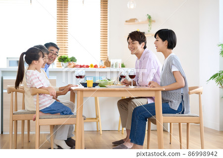 Third generation home party image 86998942