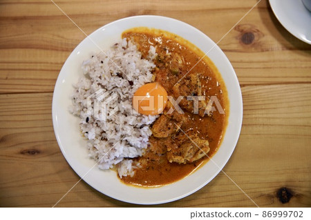 Curry rice with eggs 86999702
