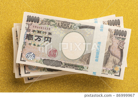 A wad of million yen on a golden background 86999967