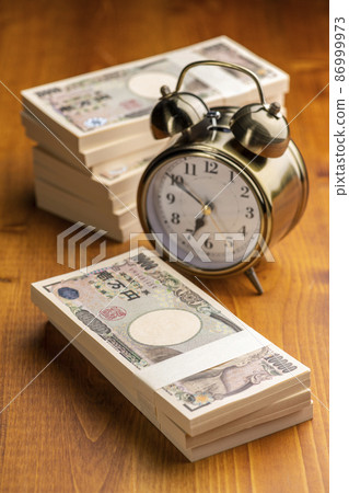 Alarm clock and a wad of 1 million yen Alarm clock and a wad of 1 million yen 86999973