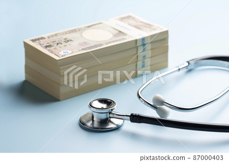 Stethoscope and money (medical expenses) 87000403