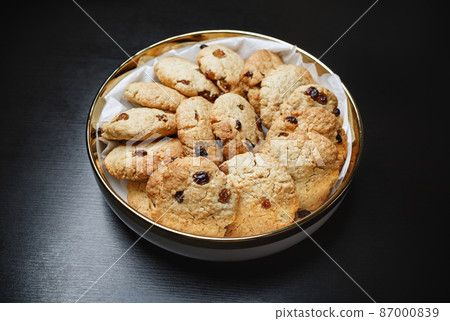 Dish with cookies Dish with cookies 87000839