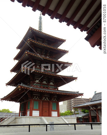 Overcast view of the historical Shitennoji Five-Storied Pagoda of Shitenno ji 87001058