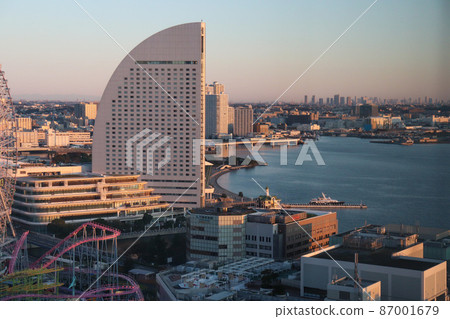 港未來在日出 港未來在日出 87001679