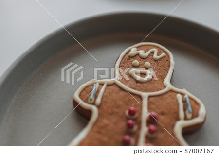 Gingerbread man cookies served in grey dish. 87002167