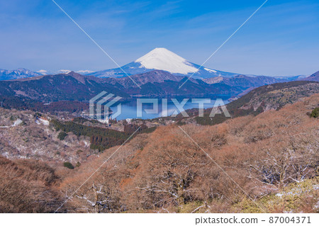 (神奈川縣)從早上下雪的箱根看到的富士山 (神奈川縣)從早上下雪的箱根看到的富士山 87004371