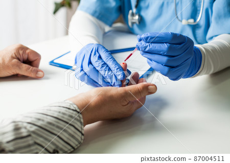 NHS UK doctor taking patient blood sample 87004511