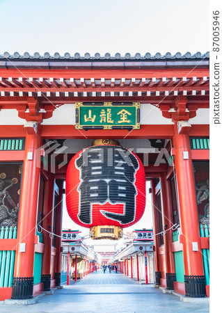 "Tokyo" Kaminarimon Gate in Asakusa / Asakusa Temple 87005946