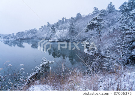 日本三景松島松島灣冬季雪景（宮城縣） 87006375