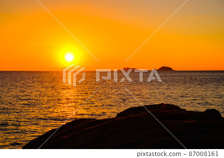 Evening view overlooking Gunkanjima 87008161