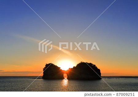 [Wakayama Prefecture] Evening view of Engetsu Island (Takashima) 87009251
