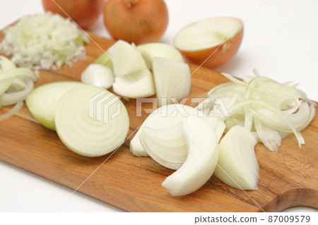 Onions in various ways 87009579