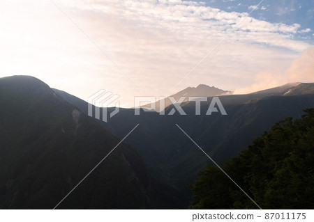 Mountain dyed in the sunrise 87011175
